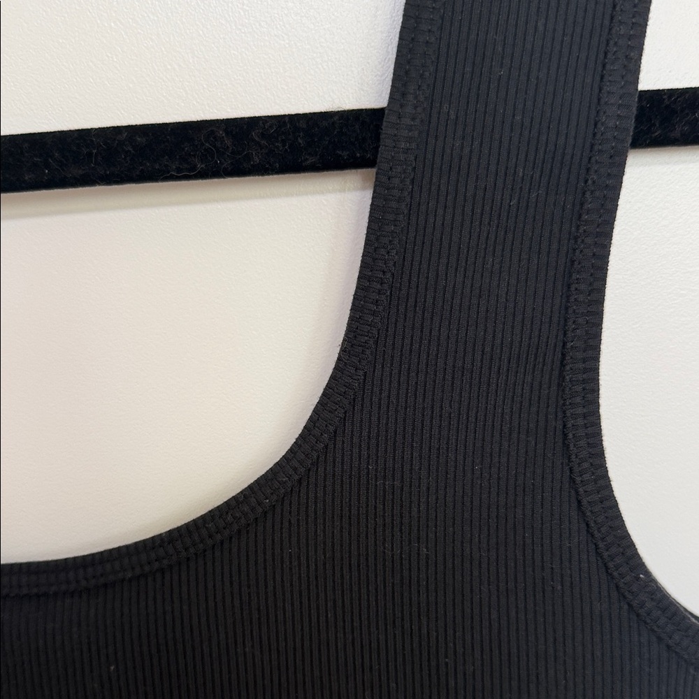 Zella Black Scoop Neck Tank Top - Picture 2 of 3